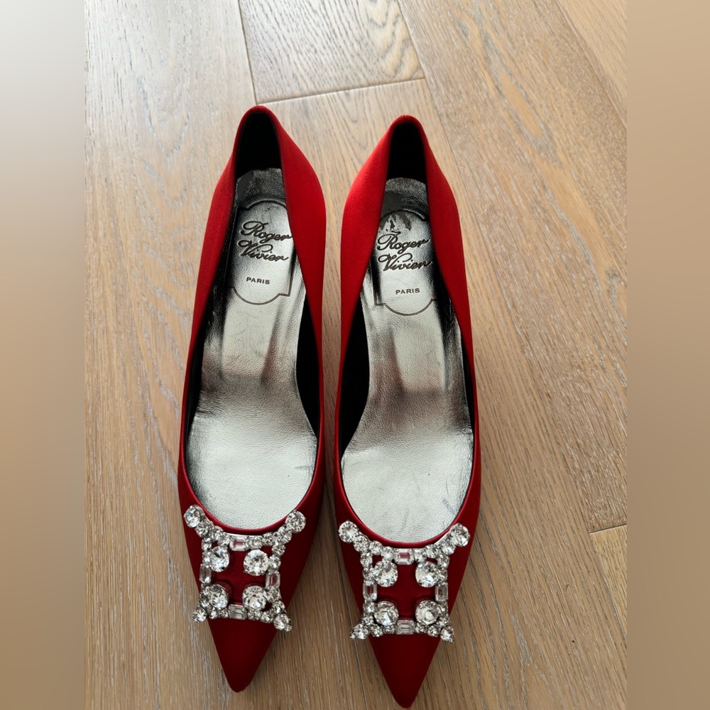 Roger Vivier satin heel size 35 brand new no box